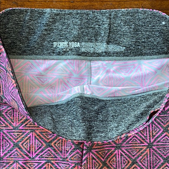Victoria’s Secret PINK BRIGHT PINK & orange geometric print leggings size Med - Picture 3 of 4